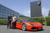 A Lamborghininek mindssze 15 hnap kellett hozz hogy tadja az ezredik Aventador LP700 4 et boldog tulajdonosnak A cg trtnetben ez rekordnak szmt ugyanis korbban soha ilyen gyorsan nem nnepeltk az ezredik aut rtkestst legalbbis ami a V12 es motorral szerelt vltozatokat illeti