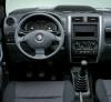 Mr rgta szolgl a Suzuki Jimny amely egyedlll mdon alvzas felpts kis mret szabadid aut s van egy olyan stabil rajongtbor akik ragaszkodnak hozz az esetenknti telekjrshoz k most megjult orrnak rlhetnek